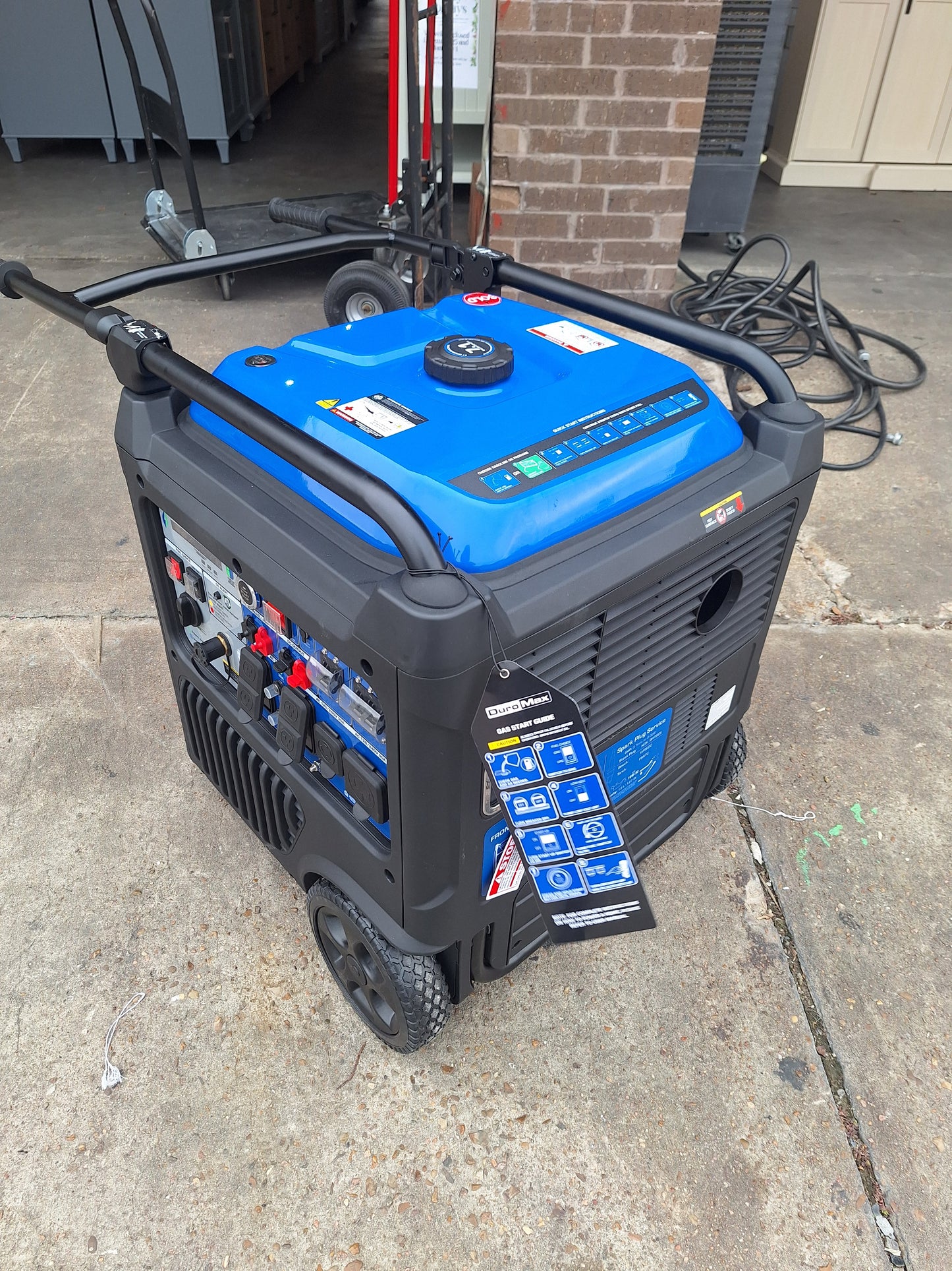 DUROMAX
11,000 Watt Remote Start Portable Dual Fuel Home Backup Inverter Generator w/CO Alert