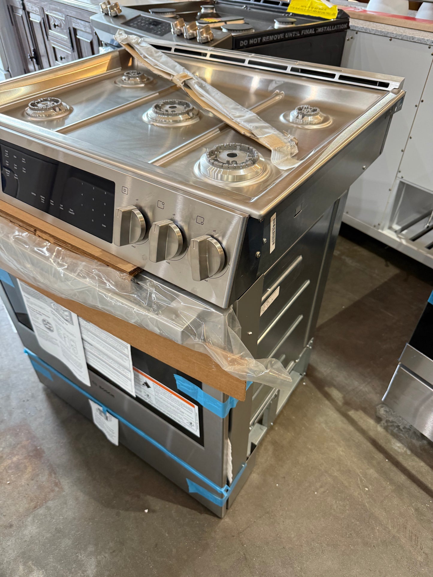 Bosch
800 Series 30 in. 5 Burner Slide-In Gas Range in Stainless Steel with 4.8 cu. Ft. True Convection and Self-Cleaning Oven