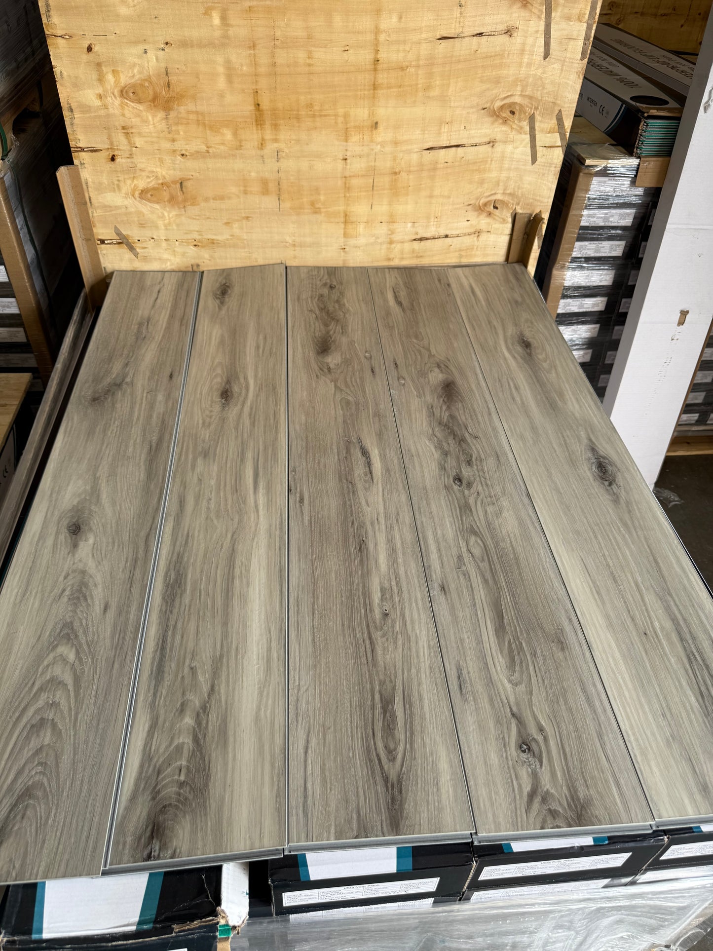 💦Lifeproof Banff gray vinyl flooring 100% waterproof (6.5 mm / 22mil (19.02 sq ft )