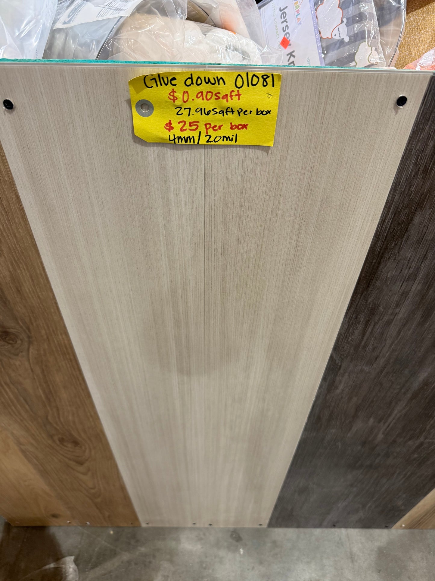 Glue down Vynil flooring 4mm 20mil ( 27.96 sq ft )