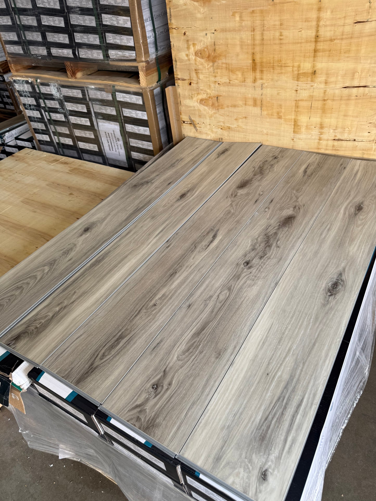 💦Lifeproof Banff gray vinyl flooring 100% waterproof (6.5 mm / 22mil (19.02 sq ft )