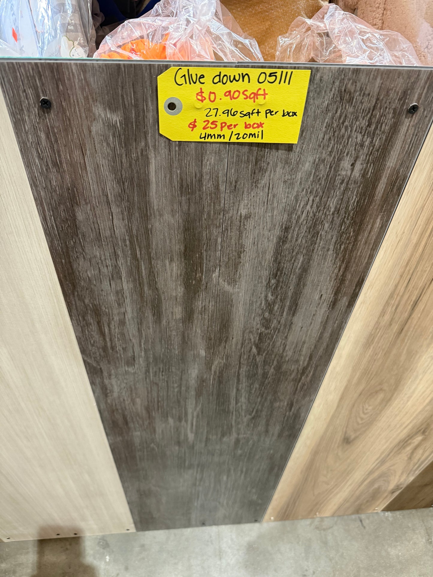 Glue down Vynil flooring 4mm / 20mil ( 27.96 sq ft )