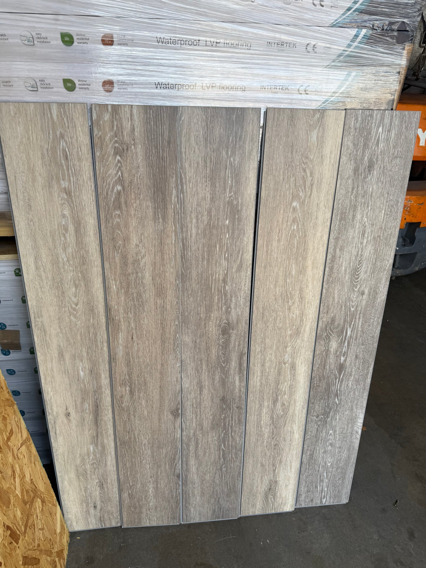 Lifeproof
Click Lock Waterproof Luxury Vinyl Plank Flooring 6.5 mm 22 mil (19.02 sqft/case)
