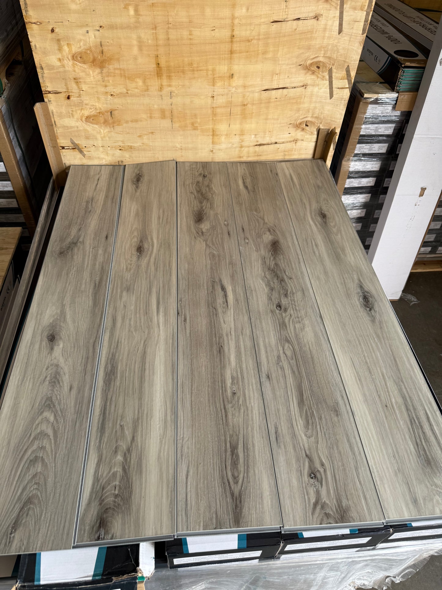 💦Lifeproof Banff gray vinyl flooring 100% waterproof (6.5 mm / 22mil (19.02 sq ft )