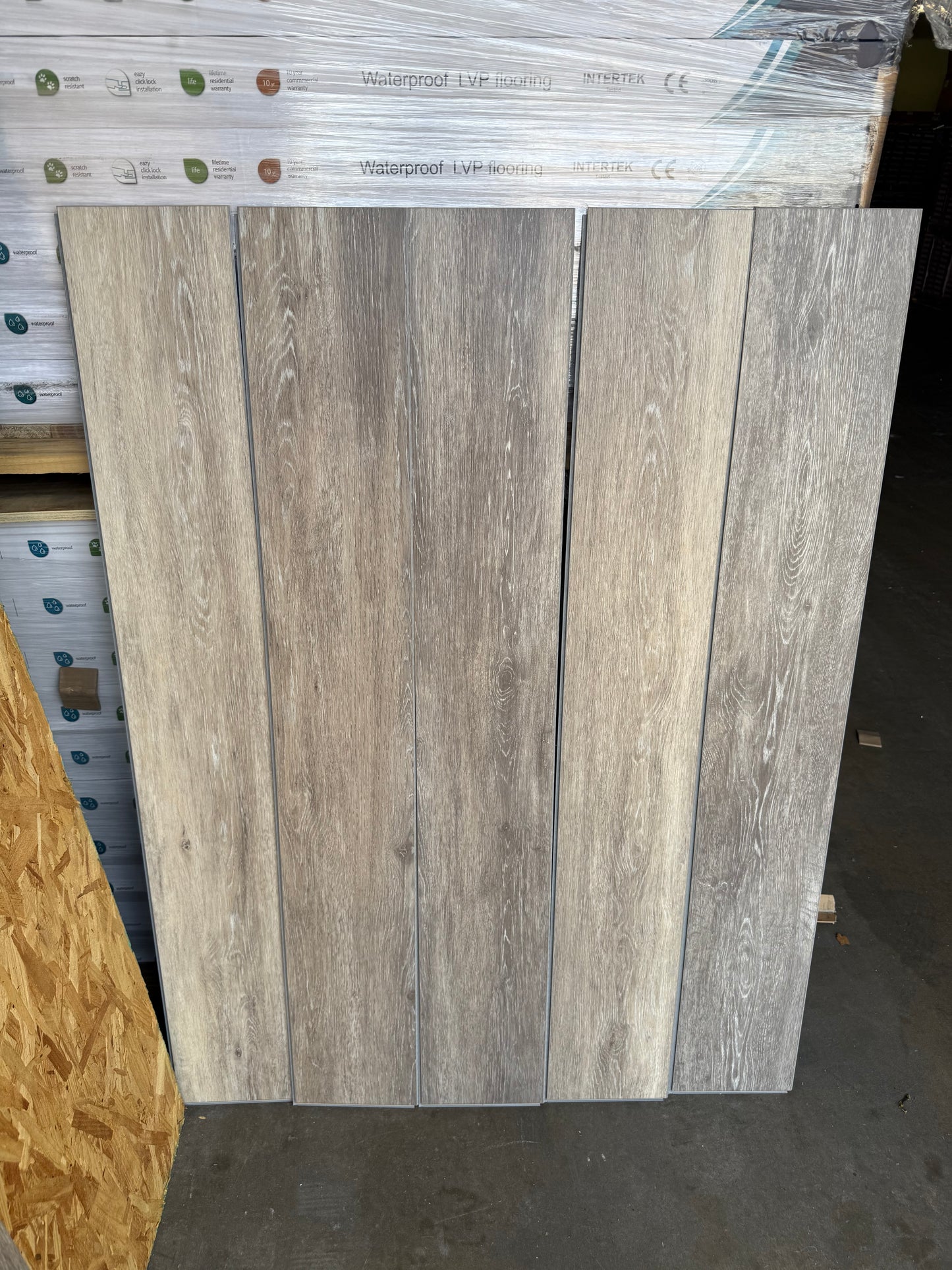 Lifeproof
Click Lock Waterproof Luxury Vinyl Plank Flooring 6.5 mm 22 mil (19.02 sqft/case)