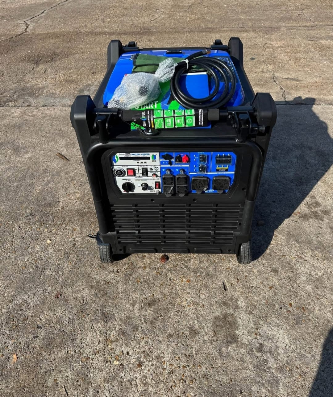 DUROMAX 16,000 Watt V-Twin Dual Fuel Portable Digital Inverter Remote Start Generator CO Alert Shutd