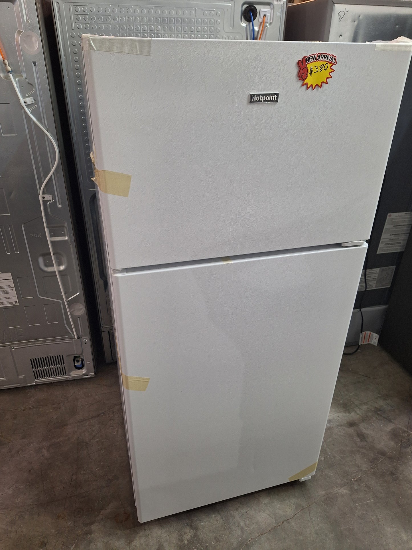 Hotpoint 15.6 cu. ft. Top Freezer Refrigerator in White
