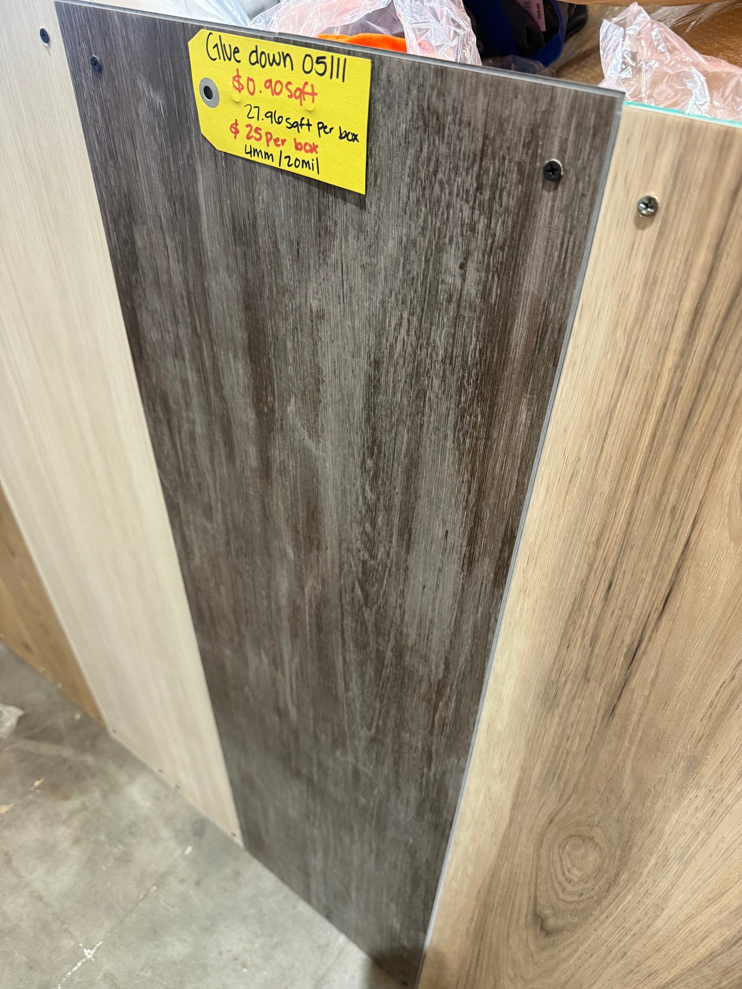 Glue down Vynil flooring 4mm / 20mil ( 27.96 sq ft )