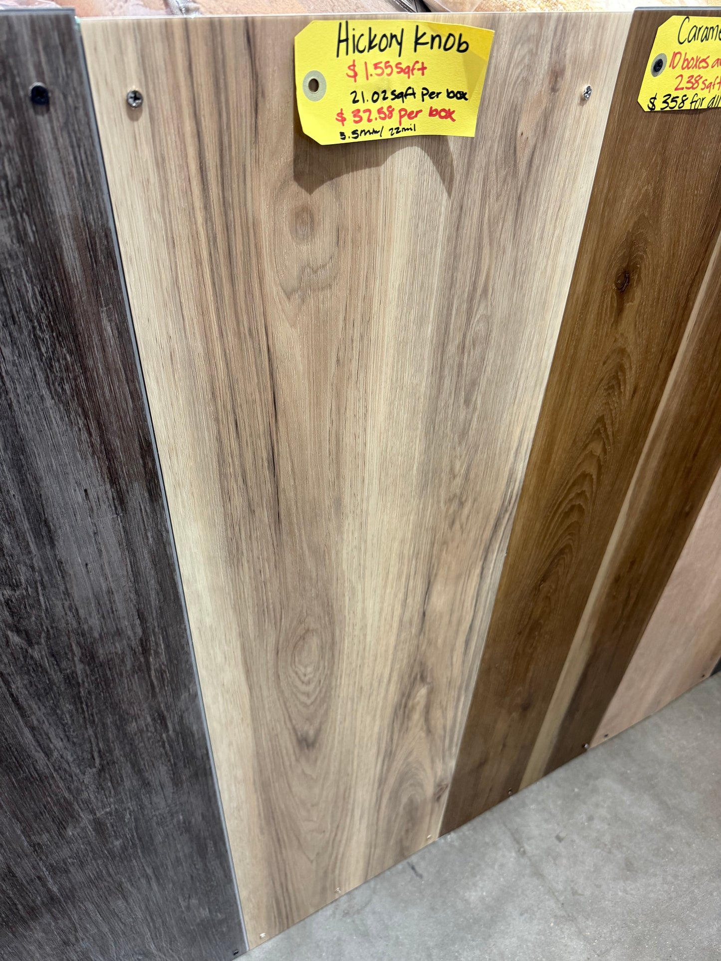 Hickory Vynil flooring waterproof 5.5mm 22mil ( 21.02 sq ft
