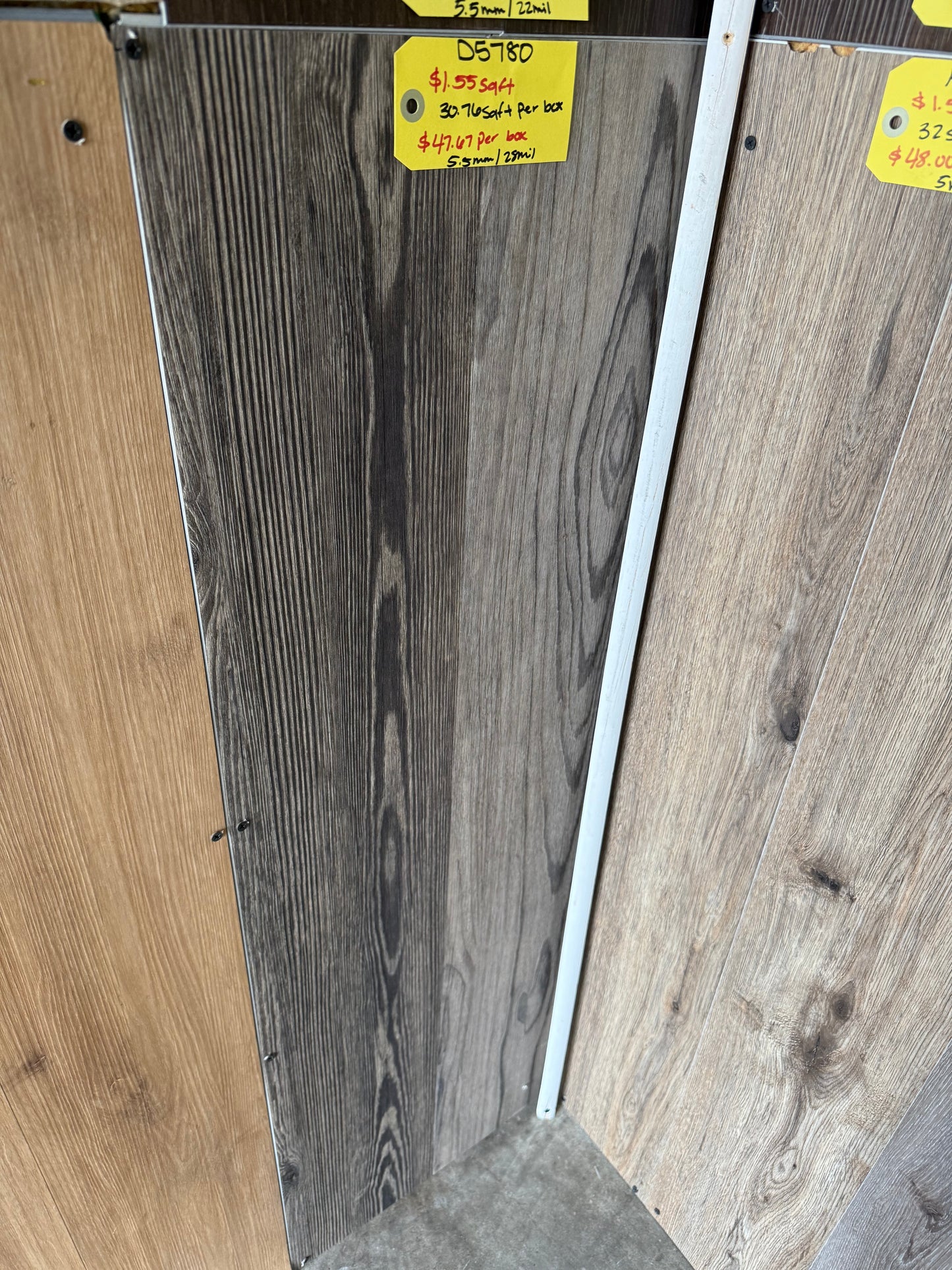 Vynil flooring waterproof 5.5mm 28mi ( 30.76 sq ft