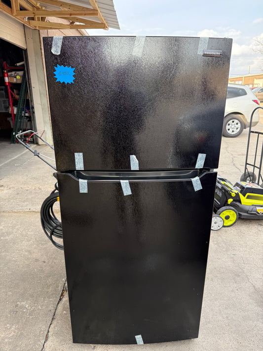Frigidaire 18.3-cu ft Standard-Depth 30-in Wide Top-Freezer Refrigerator ( Black