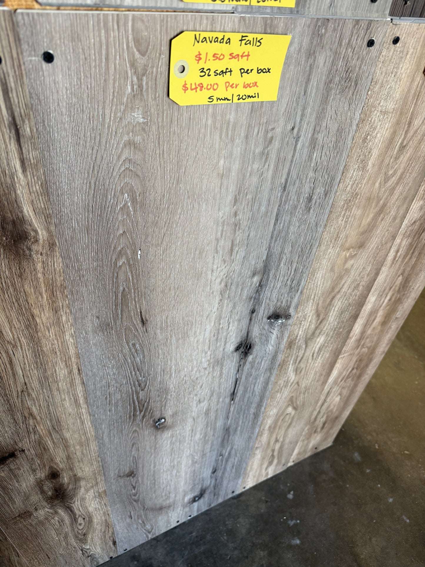 Navada falls Vynil flooring waterproof ( 32 sq ft )