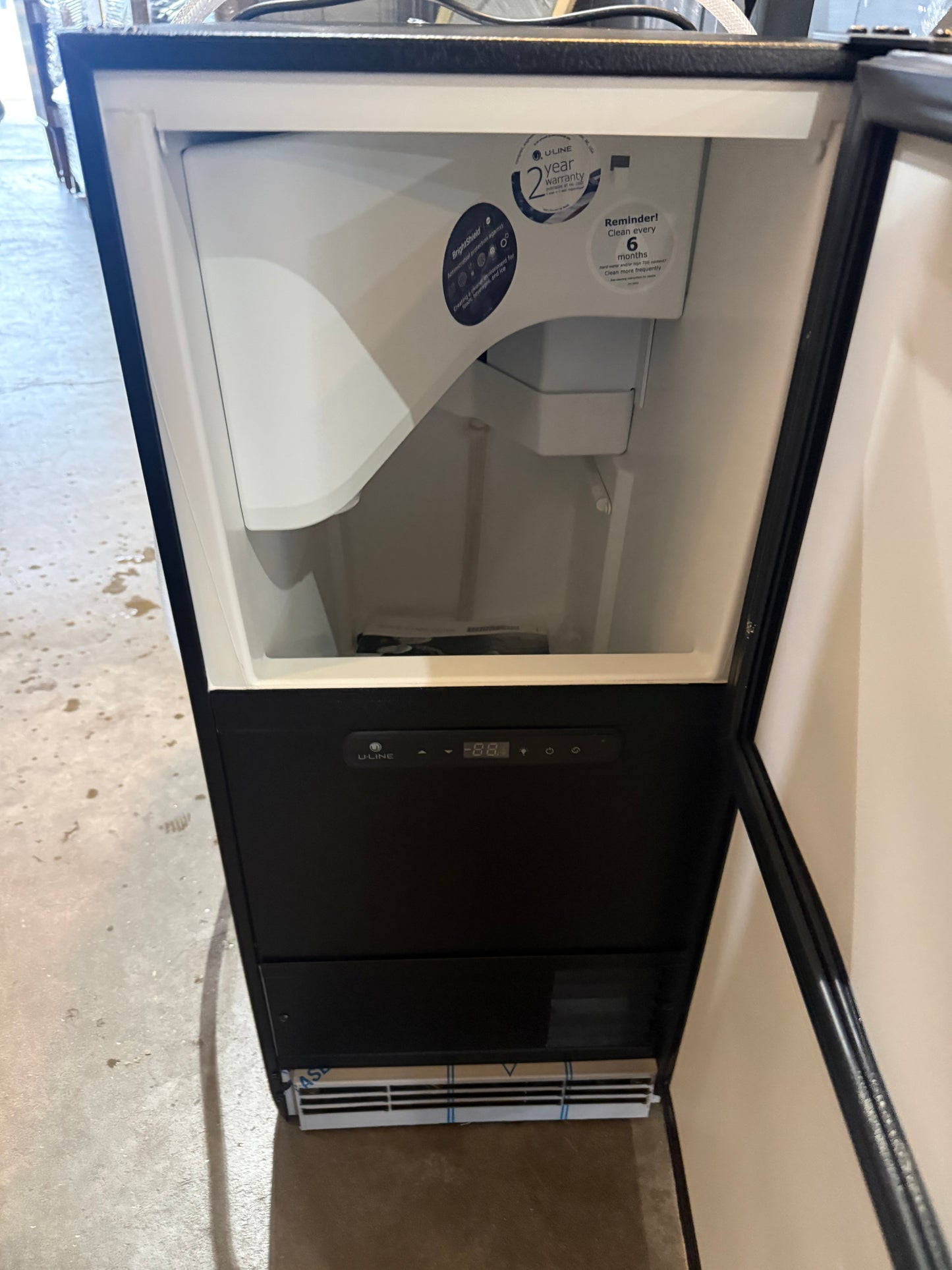 U-Line - 15" 25-Lb Freestanding Icemaker - Stainless Steel
