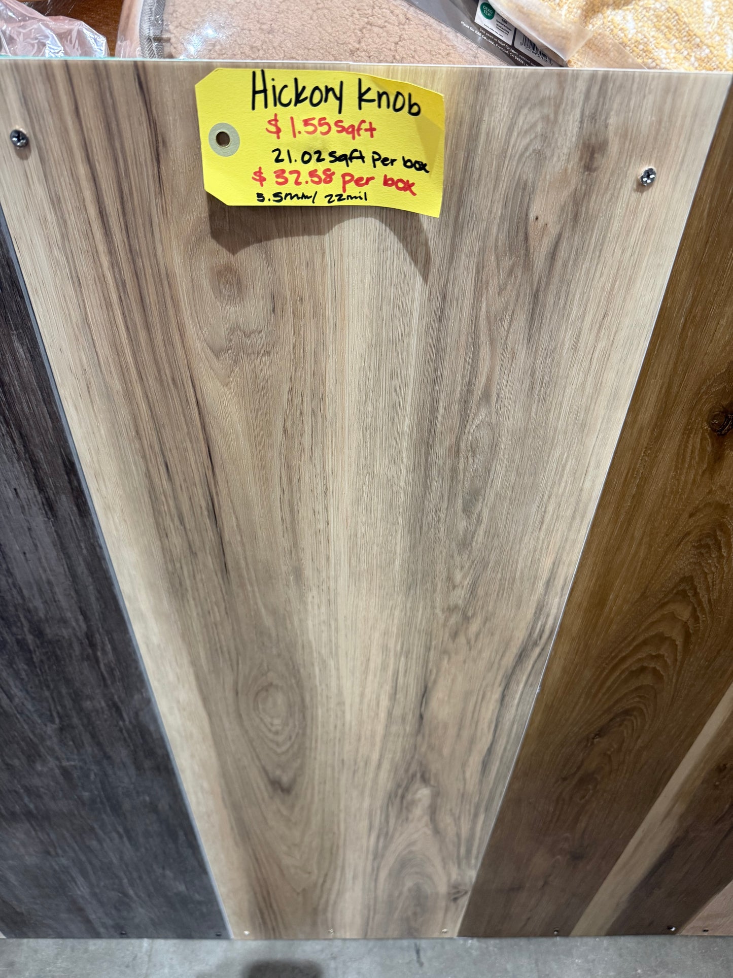 Hickory Vynil flooring waterproof 5.5mm 22mil ( 21.02 sq ft