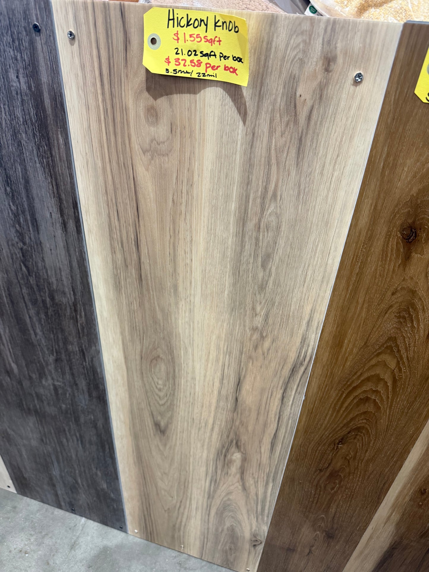 Hickory Vynil flooring waterproof 5.5mm 22mil ( 21.02 sq ft