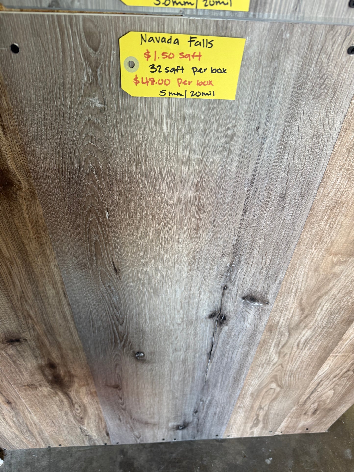 Navada falls Vynil flooring waterproof ( 32 sq ft )