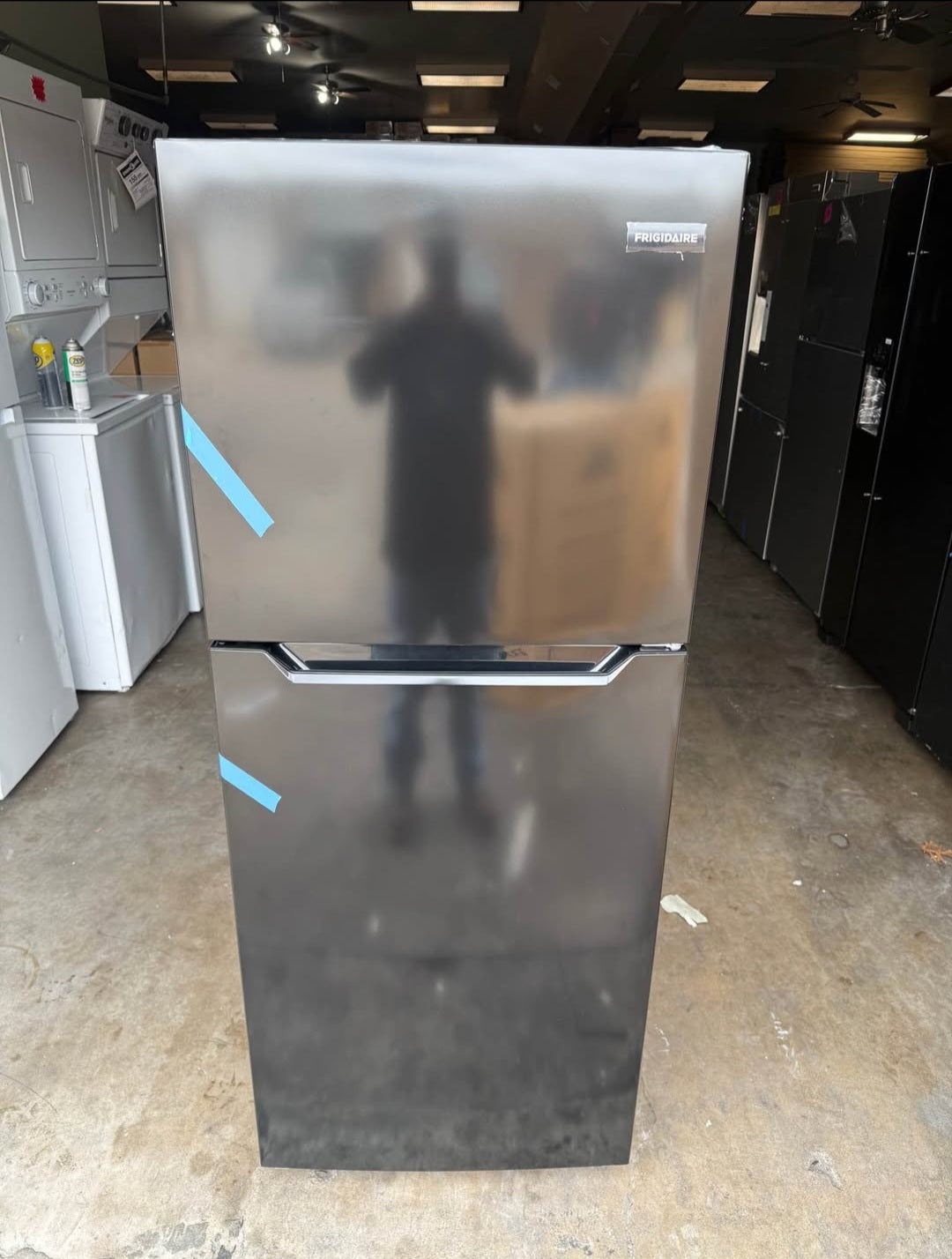 Frigidaire
10.1 cu. ft. Garage Ready Top Freezer Refrigerator in Black, ENERGY STAR