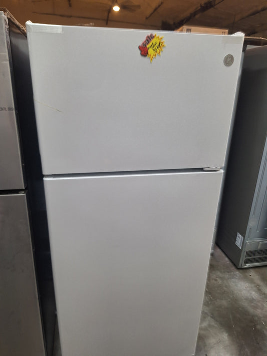 16.6 cu. ft. Top Freezer Refrigerator in White, ENERGY STAR